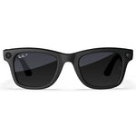 Primer plano frontal de las gafas de sol inteligentes Ray-Ban Meta Wayfarer (Gen 2) con montura negra mate y lentes oscuras polarizadas. - Kmaron Digital