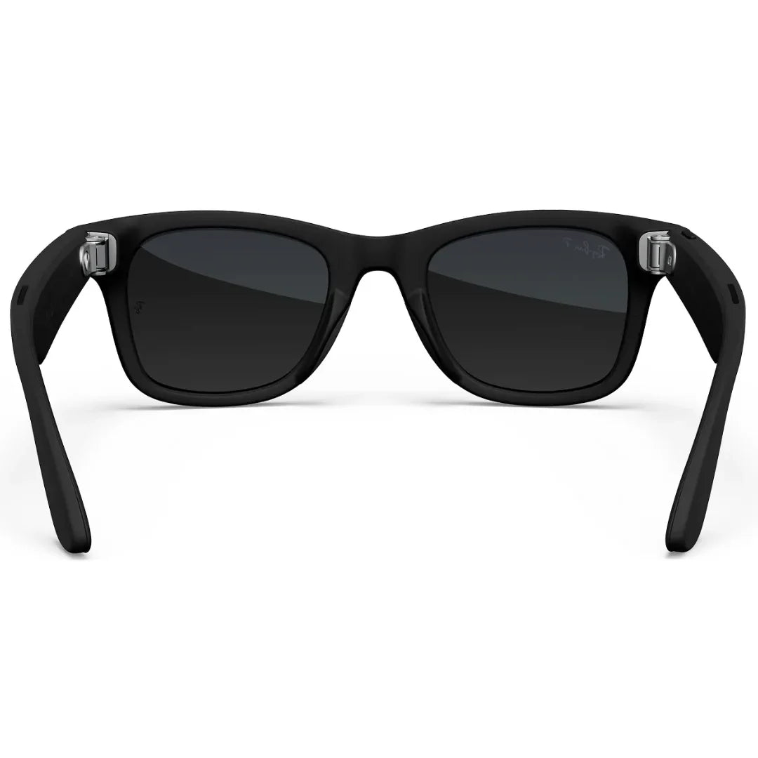 Gafas de sol inteligentes Ray-Ban Meta Wayfarer (Gen 2) en negro, vista trasera, mostrando los lentes oscuros y las patillas con tecnología de audio. - Kmaron Digital