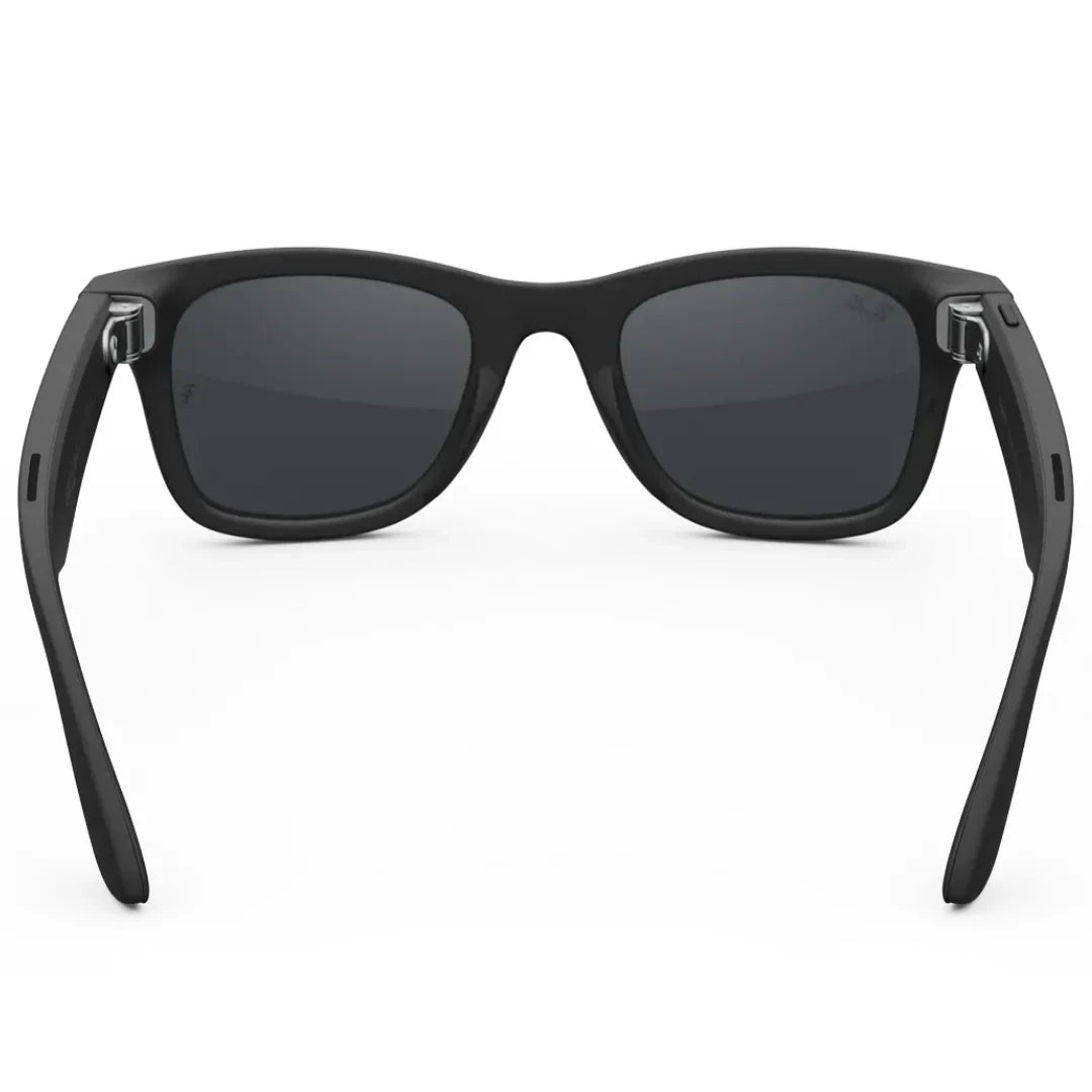 Gafas de sol inteligentes Ray-Ban Meta Wayfarer (Gen 2) en negro mate, vista trasera, mostrando los lentes oscuros y la tecnología de audio. - Kmaron Digital
